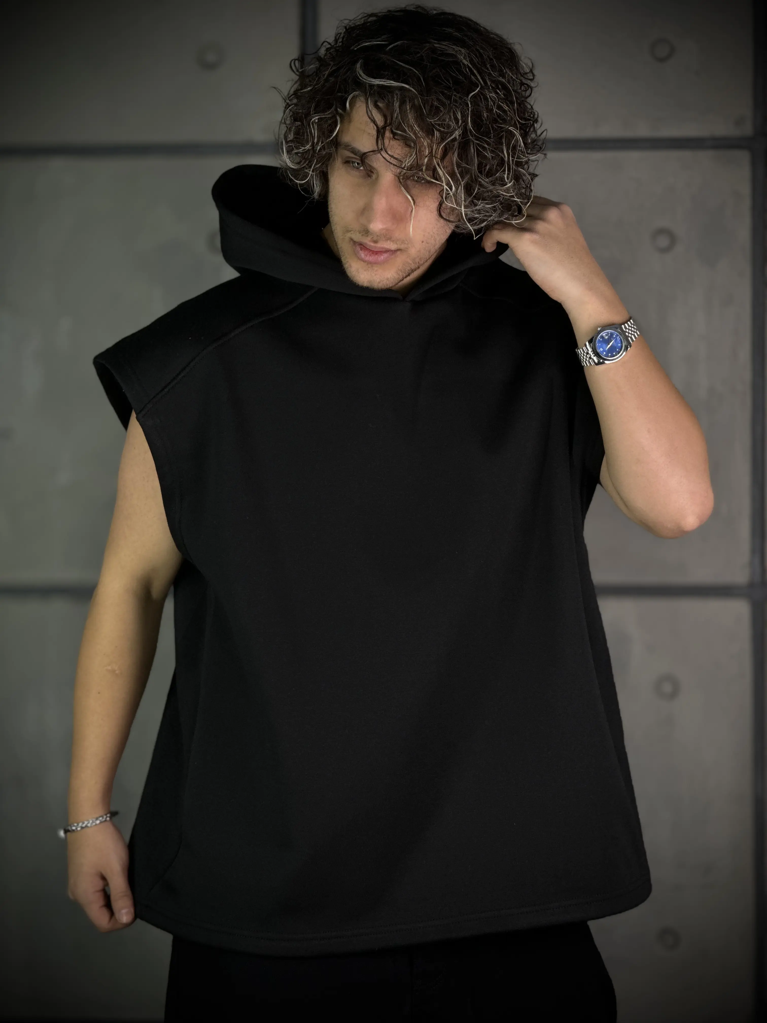 وست کلاه‌دار پشت چاپ پارچه دورس