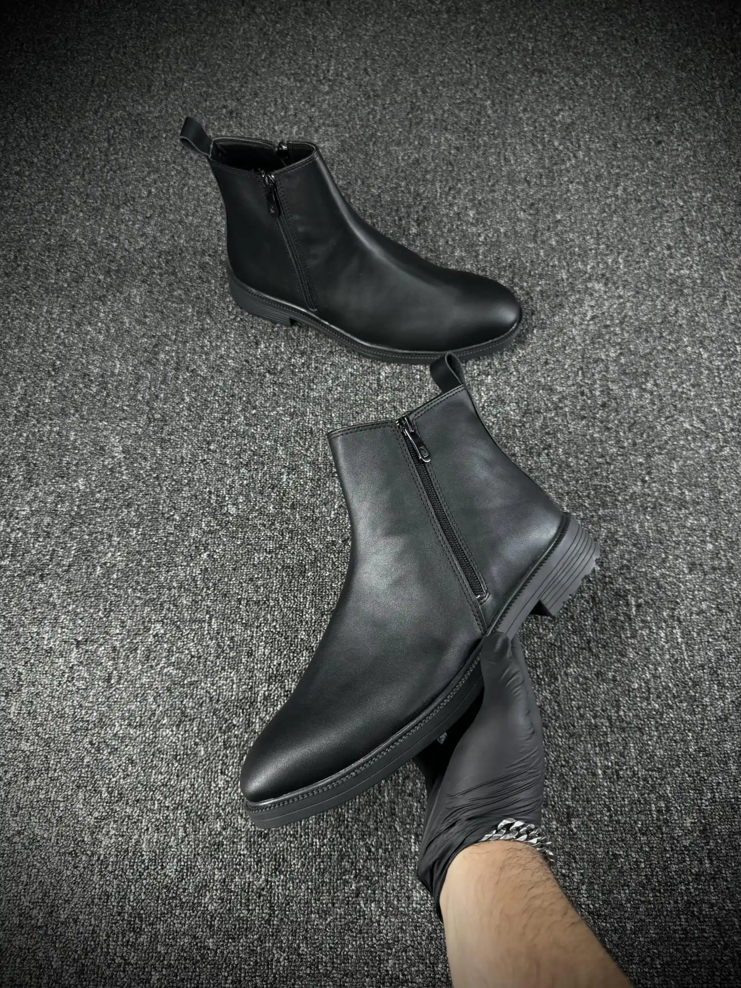 نیم بوت بغل زیپ چرم صنعتی کد 2